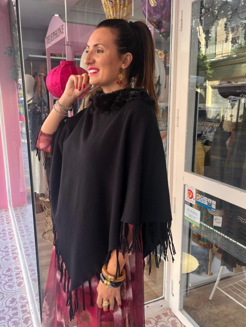 Alternative view of Capa Duquesa Negro