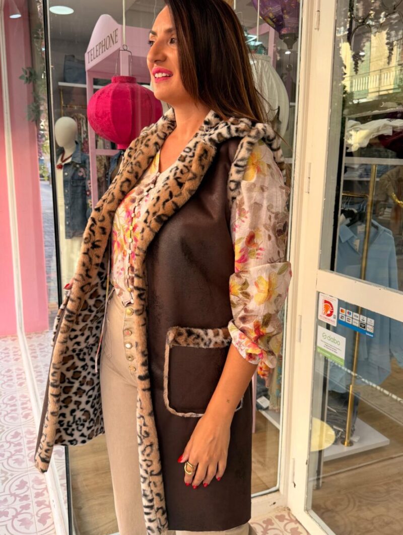 Alternative view of Chaleco Felino Marrón