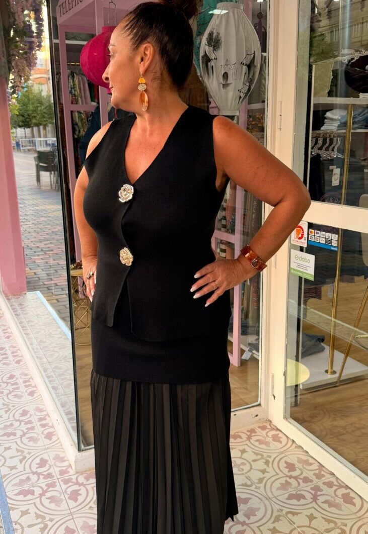 Alternative view of Conjunto Salsa Negro