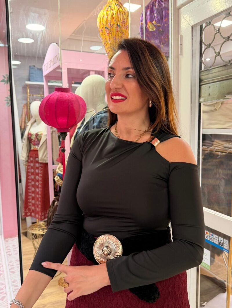 Alternative view of Camiseta Cleopatra Negro