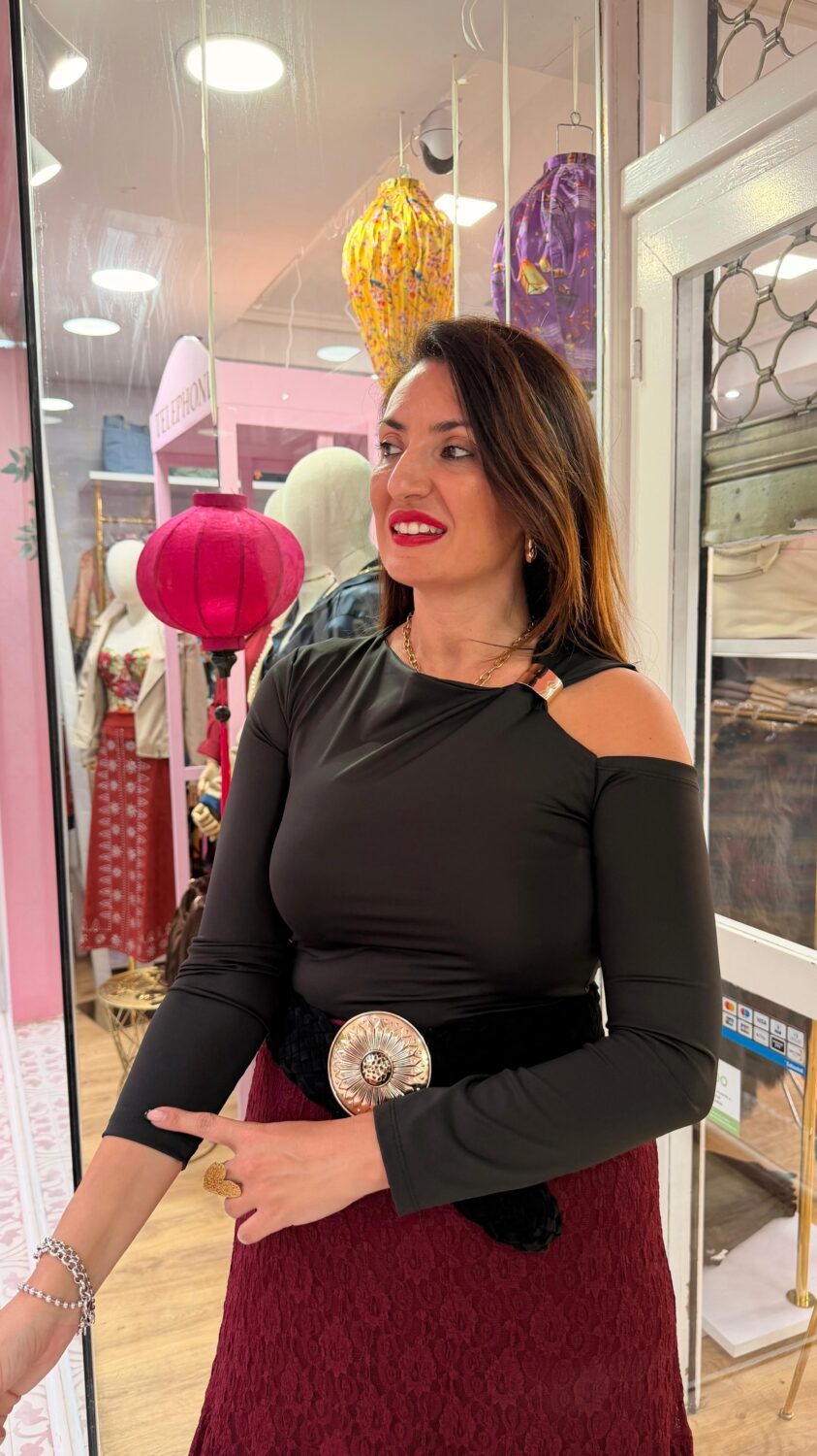 Camiseta Cleopatra Negro - Imagen 2