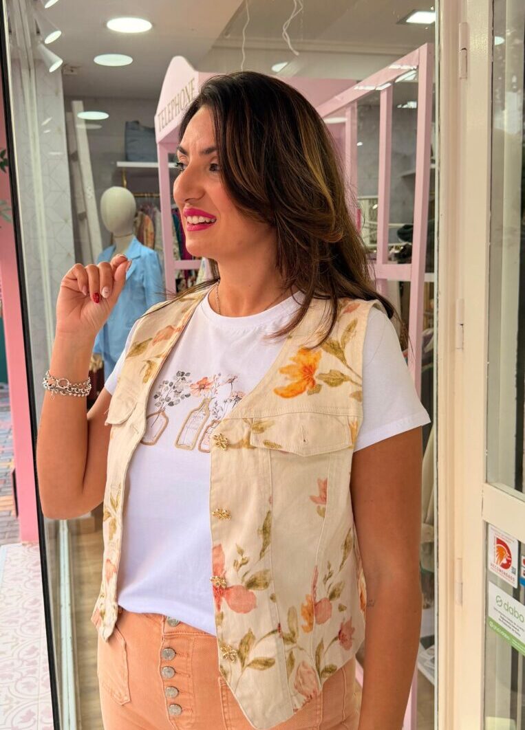 Alternative view of Chaleco Amichi