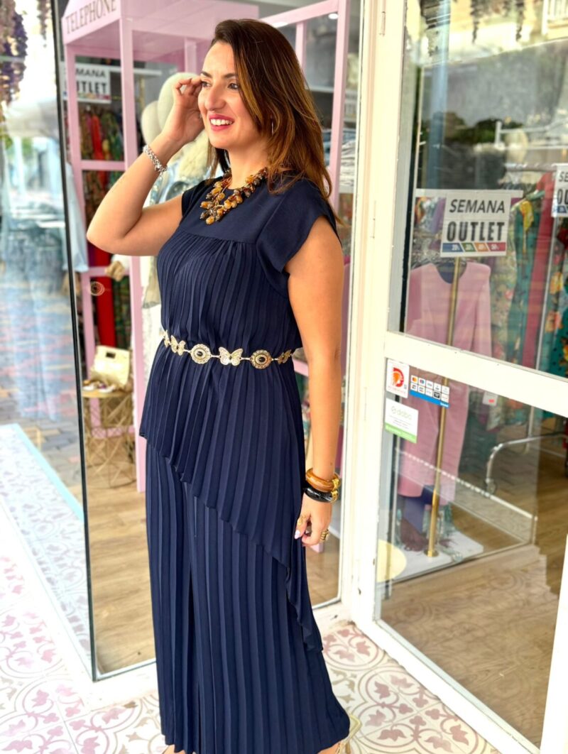 Alternative view of Conjunto Plisado Azul Marino