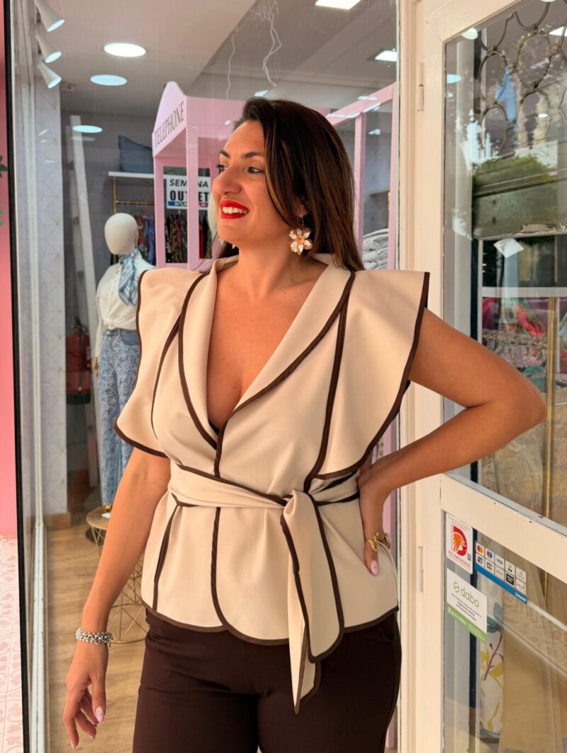 Alternative view of Blusa Volantes