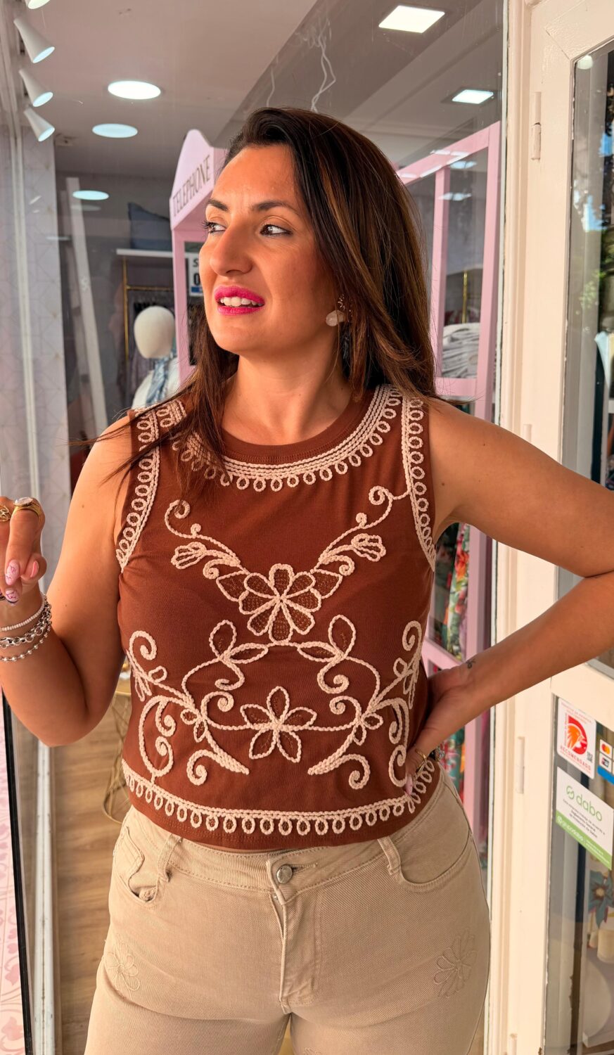 Camiseta Grecia Marrón Chocolate