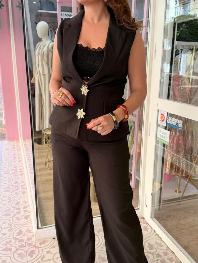 Alternative view of Conjunto Imperio Negro