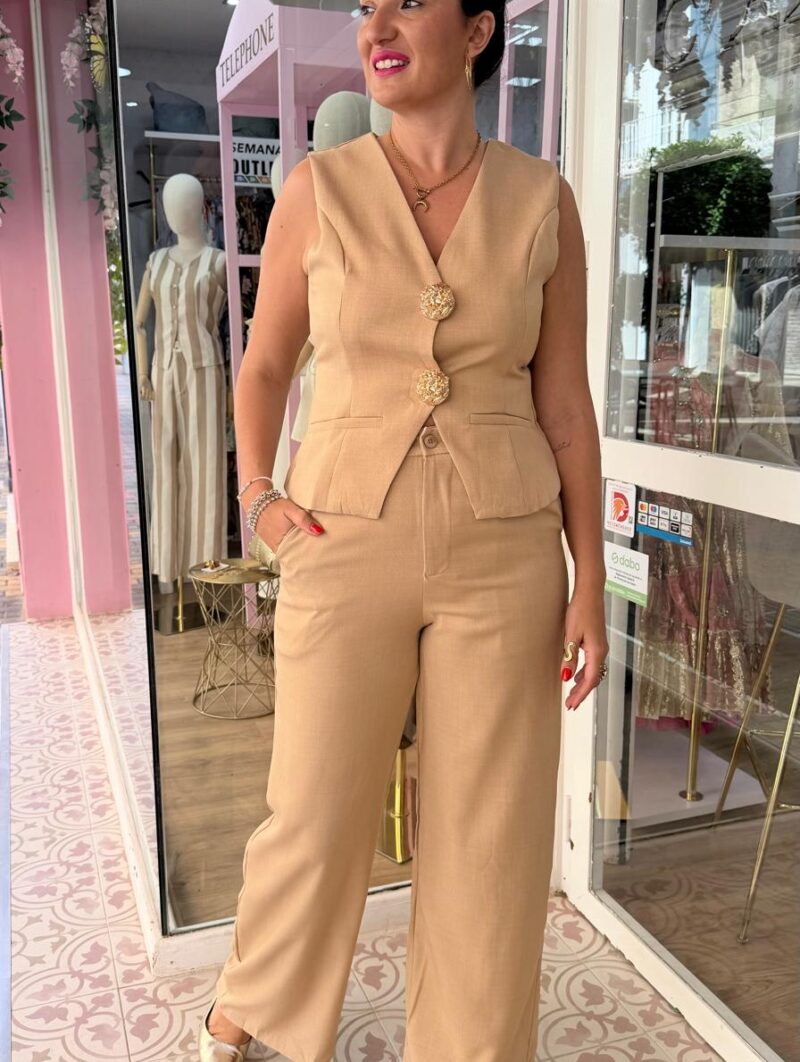 Alternative view of Conjunto Luna Marrón