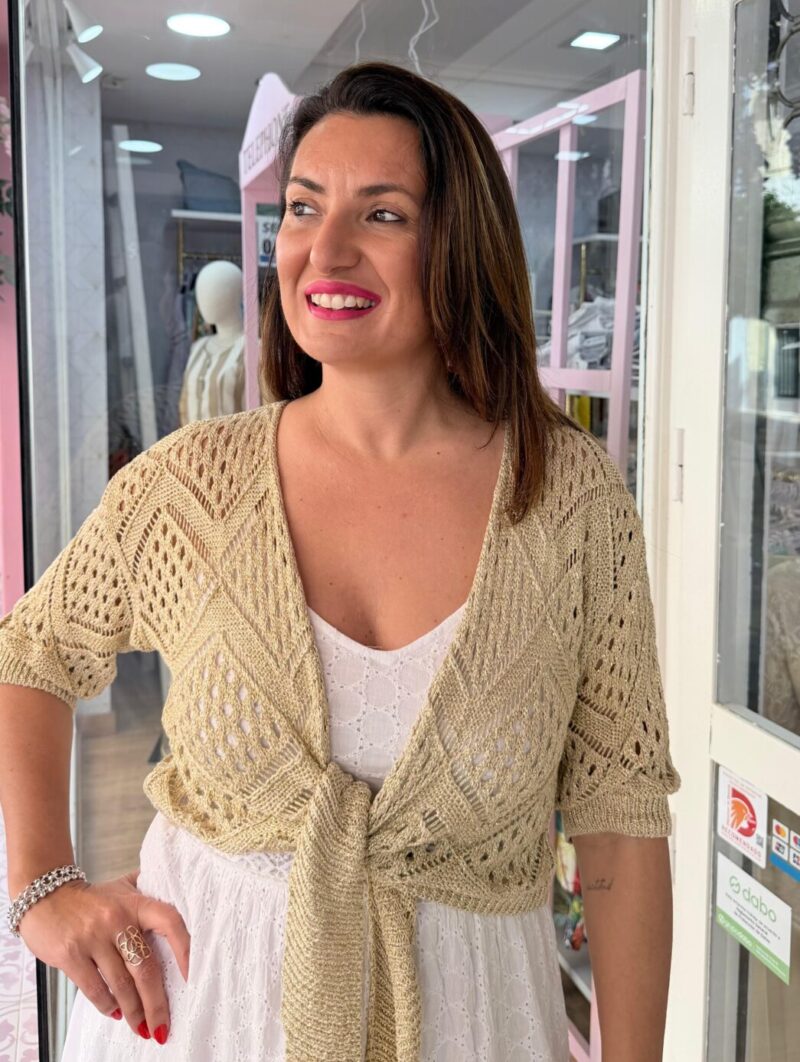 Alternative view of Rebeca Oro