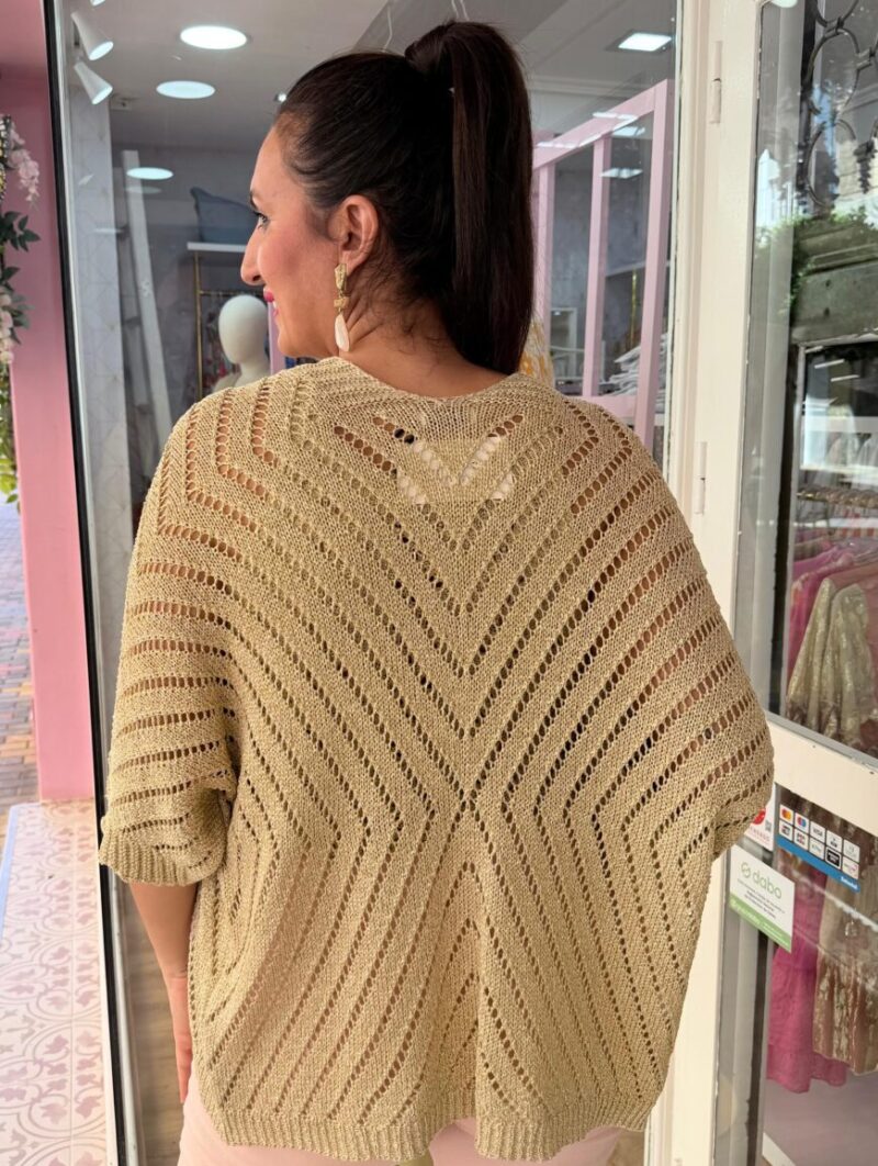 Alternative view of Rebeca Lujo