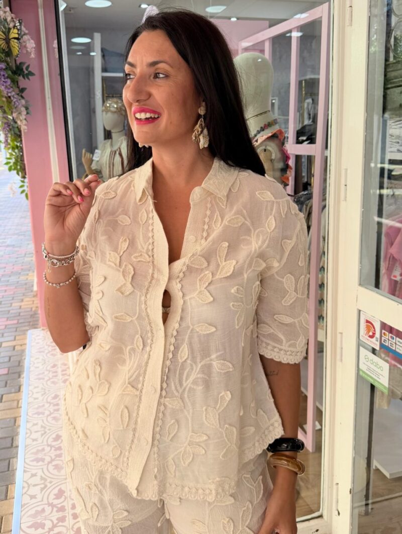 Alternative view of Blusa Flor Beige