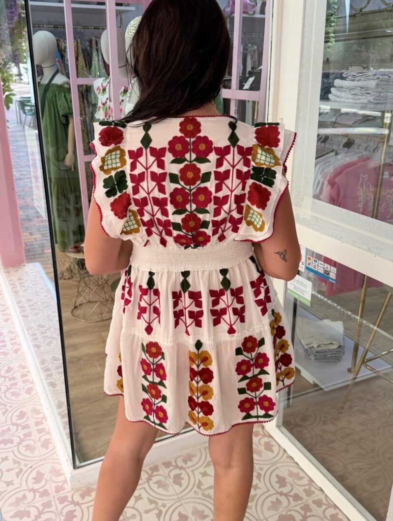 Alternative view of Vestido Azteca