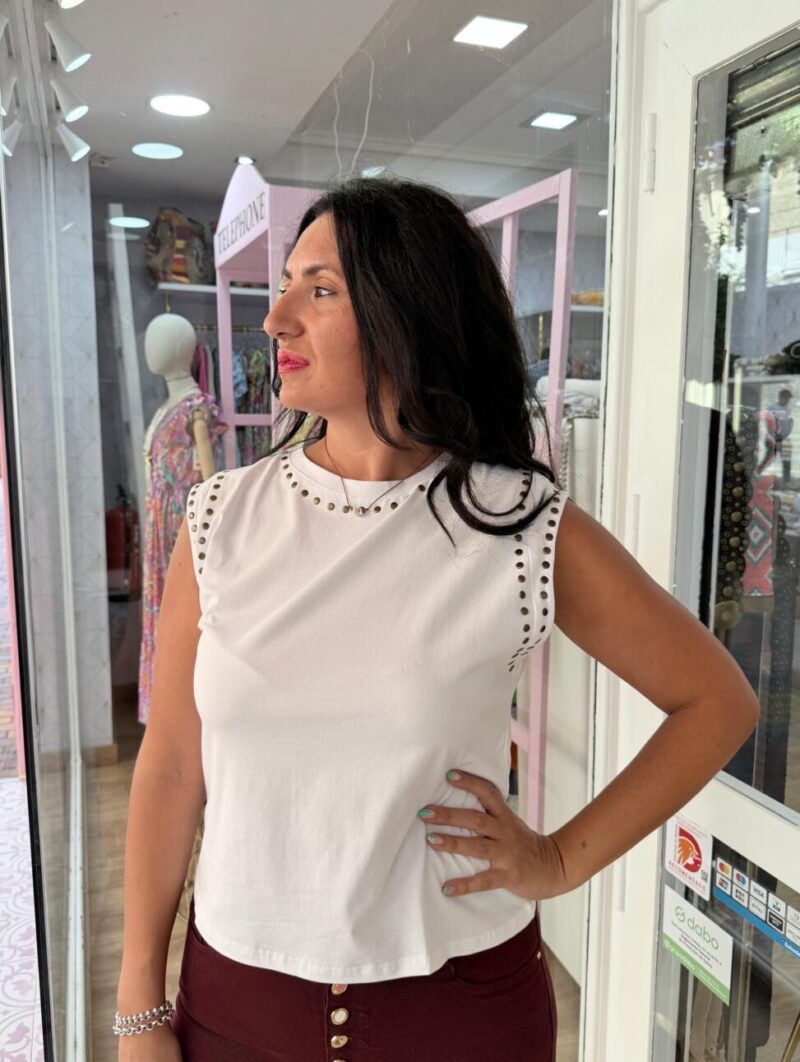 Alternative view of Camiseta Tachuelas Blanca