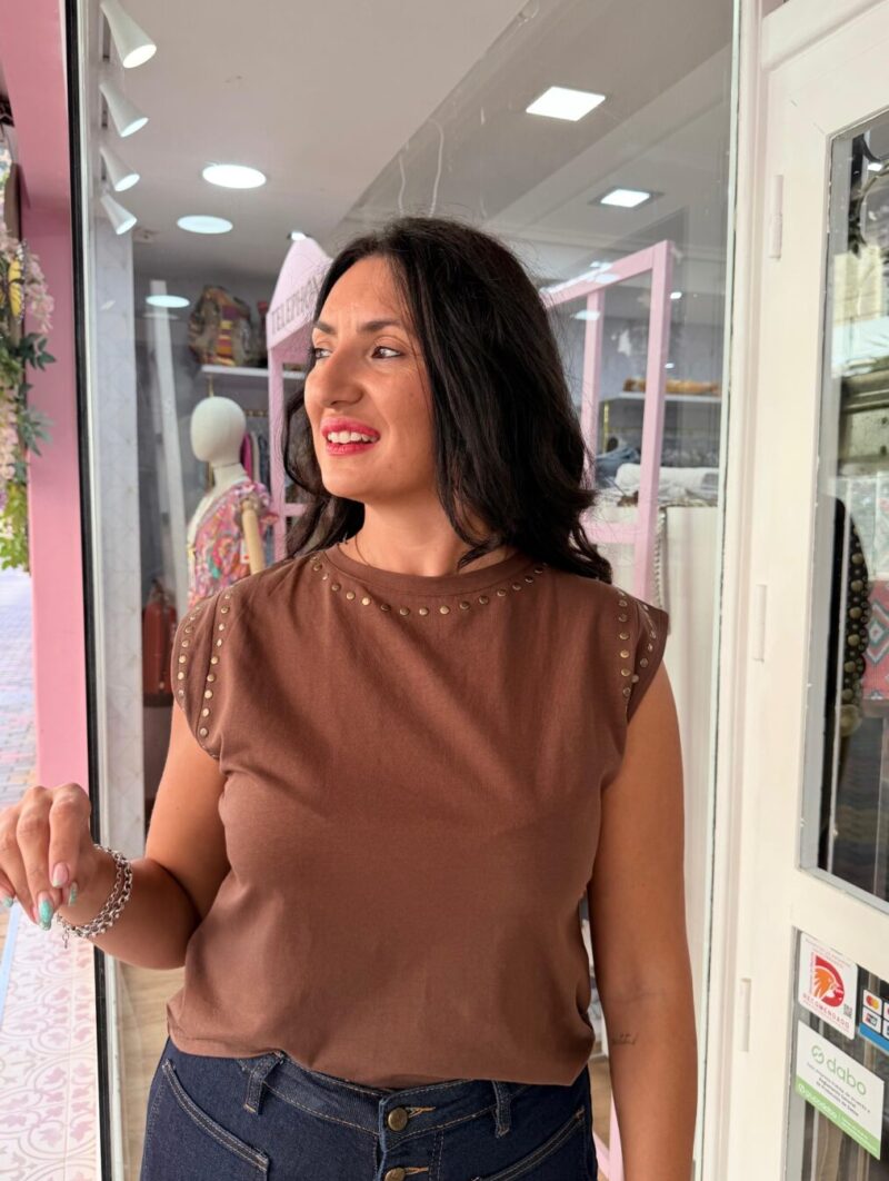 Camiseta Tachuelas Marrón