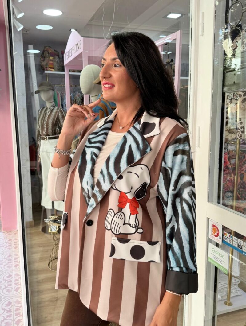 Alternative view of Chaqueta Snoopy