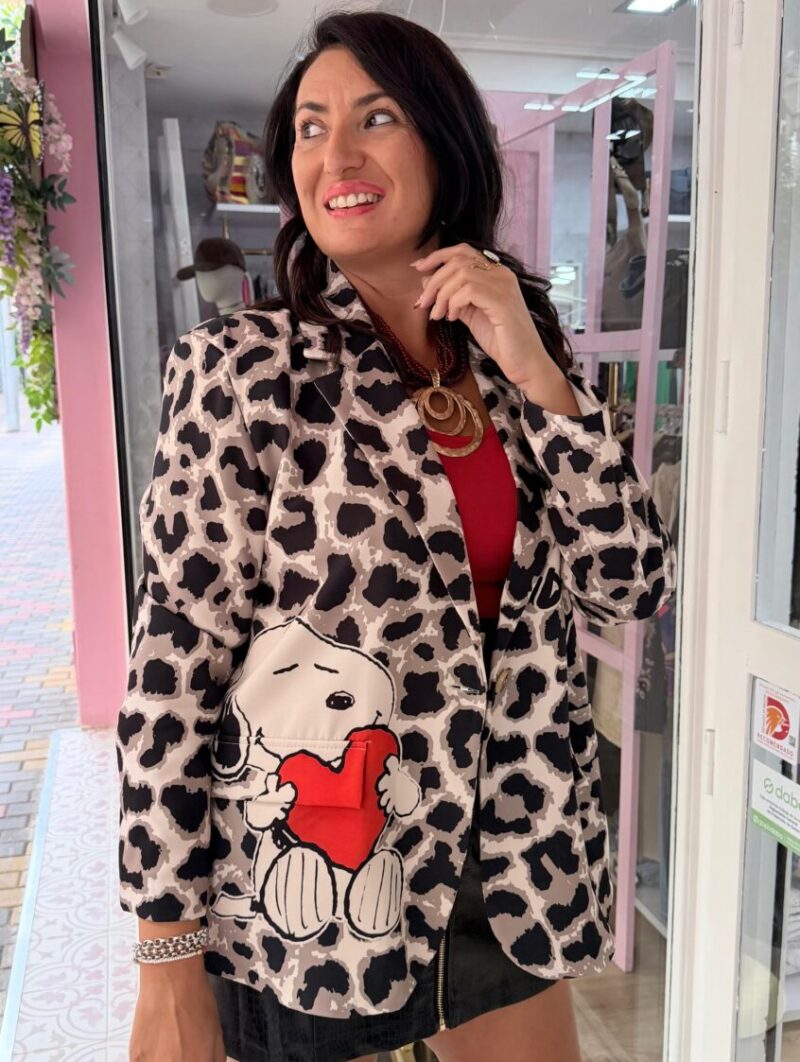 Alternative view of Chaqueta Snoopy