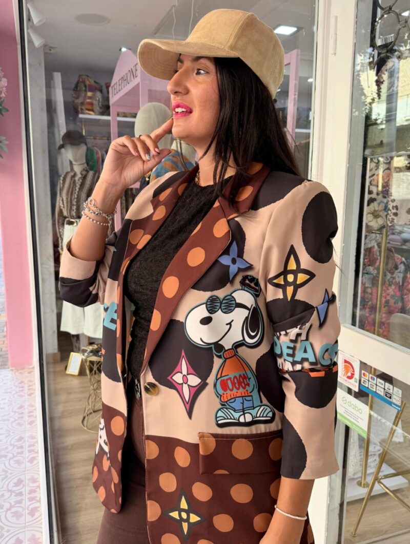 Alternative view of Chaqueta Snoopy