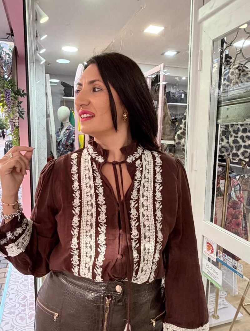 Blusa Encanto Marrón Chocolate