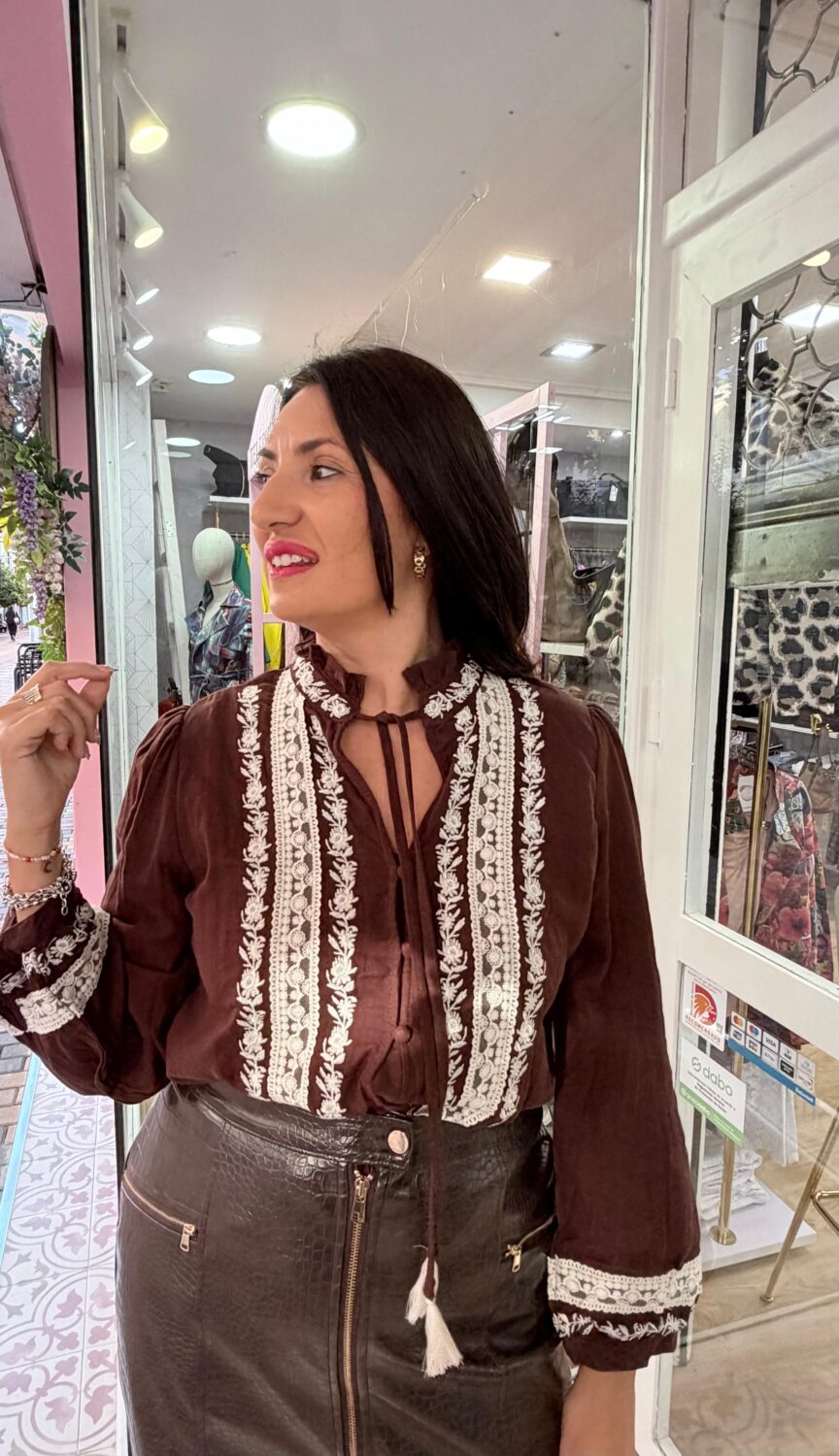 Blusa Encanto Marrón Chocolate